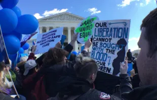 Pro-life and pro-abortion advocates outside of the Supreme Court during oral arguments in the case Whole Woman's Health v. Hellerstedt, March 2, 2016. Catholic News Agency